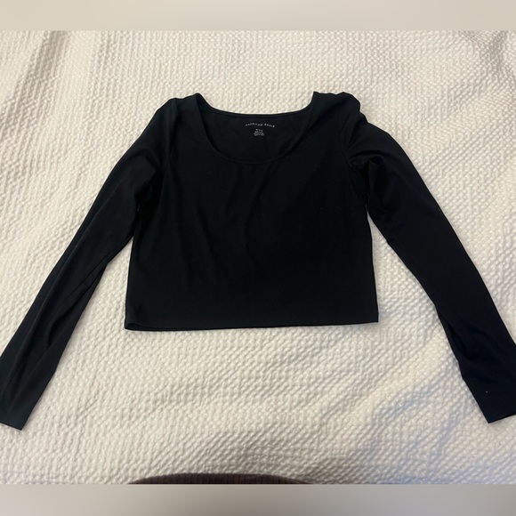 American Eagle Outfitters Tops - Cropped long sleeve tee